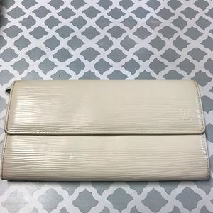 Authentic Louis Vuitton Epi Sarah wallet